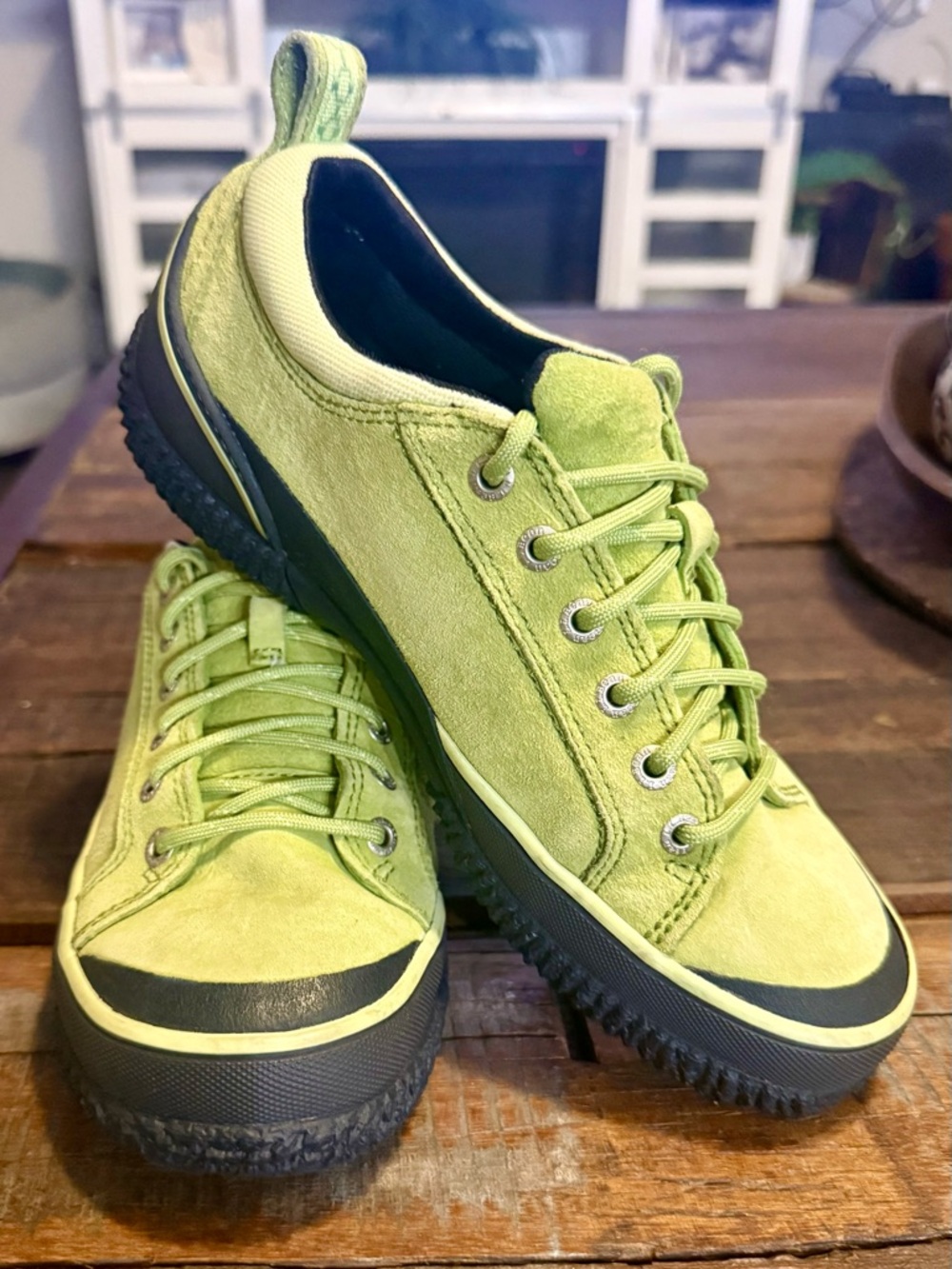 L.L. Bean Green Suede Casual Sneakers Women’s Size 8 wide (cushion+comfort) - Picture 2 of 8